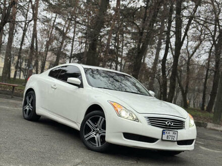 Белый Инфинити G37, объемом двигателя 3.7 л и пробегом 200 тыс. км за 10999 $, фото 1 на Automoto.ua