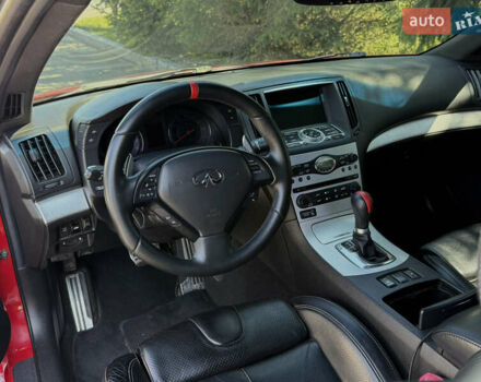 Красный Инфинити G37, объемом двигателя 3.7 л и пробегом 210 тыс. км за 10000 $, фото 6 на Automoto.ua