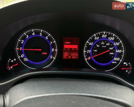 Красный Инфинити G37, объемом двигателя 3.7 л и пробегом 210 тыс. км за 10000 $, фото 3 на Automoto.ua