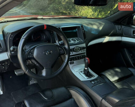 Красный Инфинити G37, объемом двигателя 3.7 л и пробегом 210 тыс. км за 10000 $, фото 2 на Automoto.ua