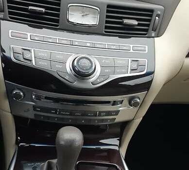 Белый Инфинити M37, объемом двигателя 3.7 л и пробегом 105 тыс. км за 15700 $, фото 5 на Automoto.ua