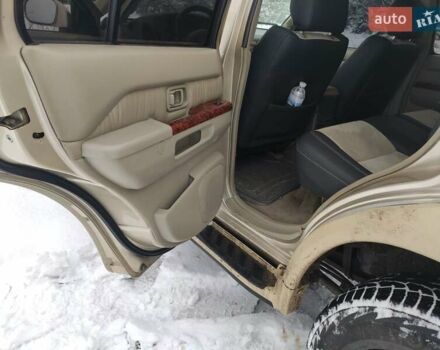 Бежевый Инфинити QX4, объемом двигателя 3.3 л и пробегом 350 тыс. км за 5500 $, фото 13 на Automoto.ua