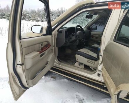 Бежевый Инфинити QX4, объемом двигателя 3.3 л и пробегом 350 тыс. км за 5500 $, фото 12 на Automoto.ua