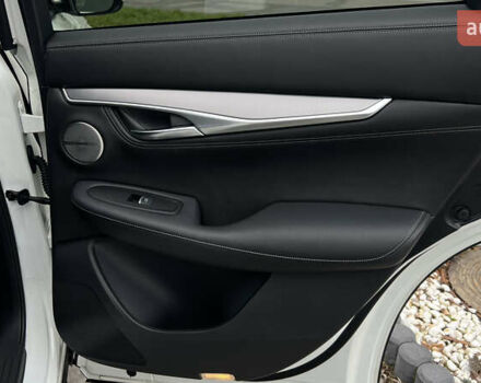 Белый Инфинити QX55, объемом двигателя 2 л и пробегом 33 тыс. км за 34900 $, фото 38 на Automoto.ua