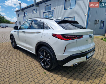 Белый Инфинити QX55, объемом двигателя 2 л и пробегом 28 тыс. км за 33500 $, фото 6 на Automoto.ua