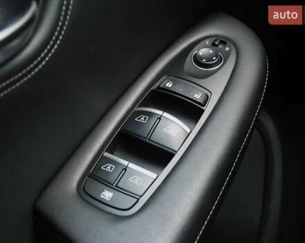 Черный Инфинити QX55, объемом двигателя 2 л и пробегом 65 тыс. км за 32000 $, фото 9 на Automoto.ua