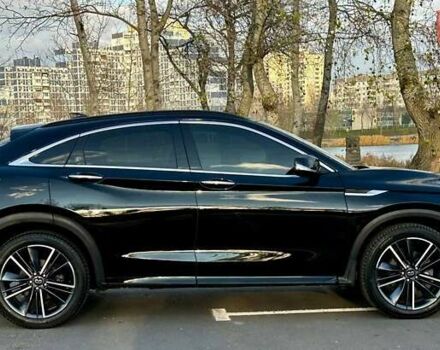 Черный Инфинити QX55, объемом двигателя 2 л и пробегом 67 тыс. км за 31900 $, фото 2 на Automoto.ua