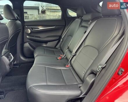 Красный Инфинити QX55, объемом двигателя 2 л и пробегом 50 тыс. км за 32900 $, фото 2 на Automoto.ua