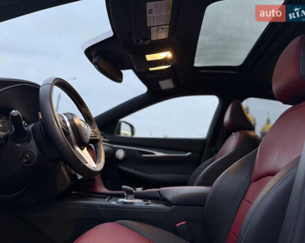 Серый Инфинити QX55, объемом двигателя 2 л и пробегом 53 тыс. км за 32999 $, фото 18 на Automoto.ua