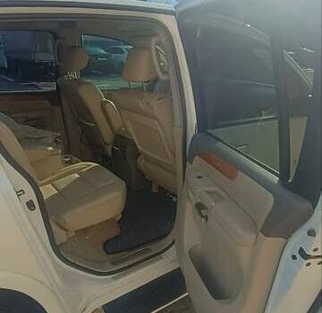 Белый Инфинити QX56, объемом двигателя 5.6 л и пробегом 182 тыс. км за 14600 $, фото 5 на Automoto.ua