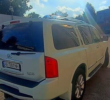Белый Инфинити QX56, объемом двигателя 5.6 л и пробегом 182 тыс. км за 14500 $, фото 2 на Automoto.ua