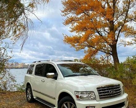 Белый Инфинити QX56, объемом двигателя 5.6 л и пробегом 182 тыс. км за 14500 $, фото 1 на Automoto.ua