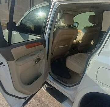 Белый Инфинити QX56, объемом двигателя 5.6 л и пробегом 182 тыс. км за 14600 $, фото 7 на Automoto.ua