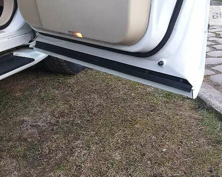 Белый Инфинити QX56, объемом двигателя 5.6 л и пробегом 232 тыс. км за 14000 $, фото 3 на Automoto.ua