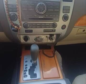 Белый Инфинити QX56, объемом двигателя 5.6 л и пробегом 182 тыс. км за 14600 $, фото 11 на Automoto.ua