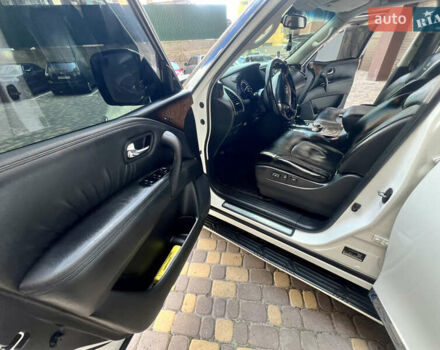 Белый Инфинити QX56, объемом двигателя 5.55 л и пробегом 222 тыс. км за 15950 $, фото 38 на Automoto.ua