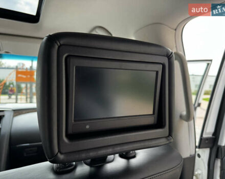 Инфинити QX56 2011 в Киеве на Automoto.ua Белый Инфинити QX56, объемом двигателя 5.55 л и пробегом 138 тыс. км за 16999 $, фото 31 на Automoto.ua