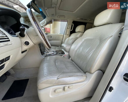 Белый Инфинити QX56, объемом двигателя 5.55 л и пробегом 216 тыс. км за 15900 $, фото 28 на Automoto.ua