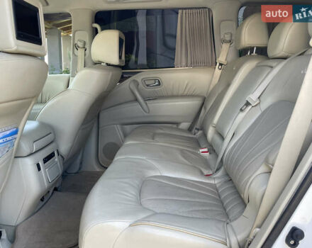 Белый Инфинити QX56, объемом двигателя 5.55 л и пробегом 216 тыс. км за 15900 $, фото 32 на Automoto.ua