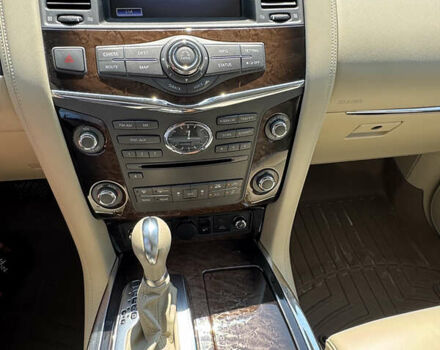 Белый Инфинити QX56, объемом двигателя 5.6 л и пробегом 65 тыс. км за 19500 $, фото 11 на Automoto.ua