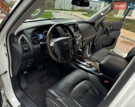 Белый Инфинити QX56, объемом двигателя 5.6 л и пробегом 138 тыс. км за 16800 $, фото 18 на Automoto.ua