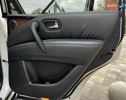 Белый Инфинити QX56, объемом двигателя 5.6 л и пробегом 138 тыс. км за 16800 $, фото 26 на Automoto.ua