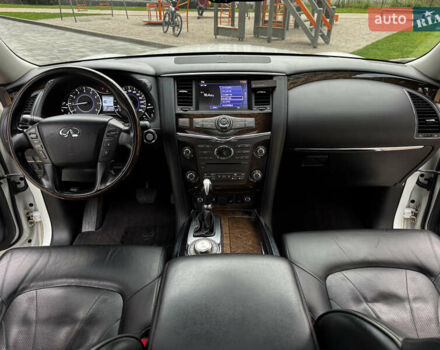 Инфинити QX56 2011 в Киеве на Automoto.ua Белый Инфинити QX56, объемом двигателя 5.55 л и пробегом 138 тыс. км за 16999 $, фото 32 на Automoto.ua