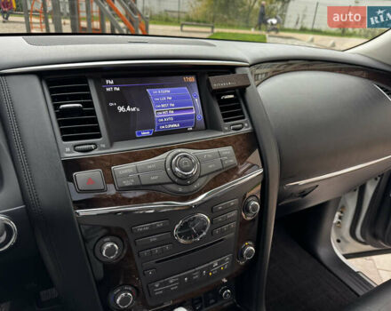 Инфинити QX56 2011 в Киеве на Automoto.ua Белый Инфинити QX56, объемом двигателя 5.55 л и пробегом 138 тыс. км за 16999 $, фото 39 на Automoto.ua