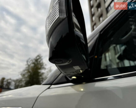 Инфинити QX56 2011 в Киеве на Automoto.ua Белый Инфинити QX56, объемом двигателя 5.55 л и пробегом 138 тыс. км за 16999 $, фото 14 на Automoto.ua