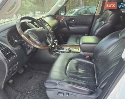 Белый Инфинити QX56, объемом двигателя 5.55 л и пробегом 127 тыс. км за 21000 $, фото 13 на Automoto.ua