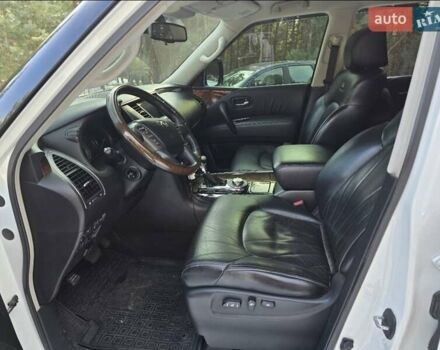 Белый Инфинити QX56, объемом двигателя 5.55 л и пробегом 127 тыс. км за 21000 $, фото 5 на Automoto.ua