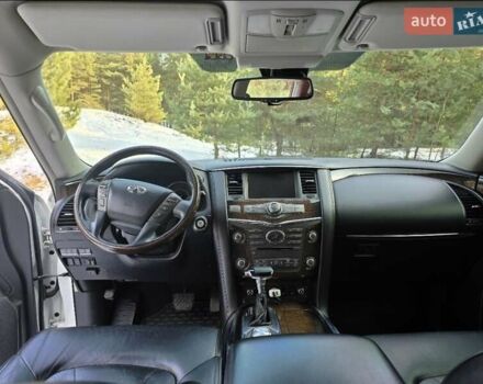 Белый Инфинити QX56, объемом двигателя 5.55 л и пробегом 127 тыс. км за 21000 $, фото 9 на Automoto.ua