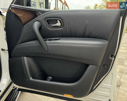 Белый Инфинити QX56, объемом двигателя 5.6 л и пробегом 138 тыс. км за 16800 $, фото 28 на Automoto.ua