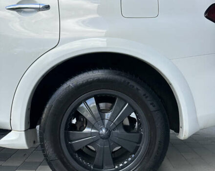 Белый Инфинити QX56, объемом двигателя 5.55 л и пробегом 208 тыс. км за 23000 $, фото 9 на Automoto.ua