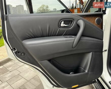 Белый Инфинити QX56, объемом двигателя 5.6 л и пробегом 138 тыс. км за 16800 $, фото 21 на Automoto.ua