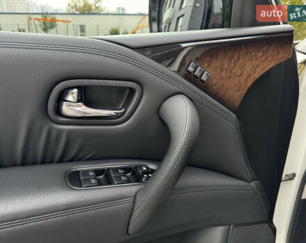 Инфинити QX56 2011 в Киеве на Automoto.ua Белый Инфинити QX56, объемом двигателя 5.55 л и пробегом 138 тыс. км за 16999 $, фото 16 на Automoto.ua