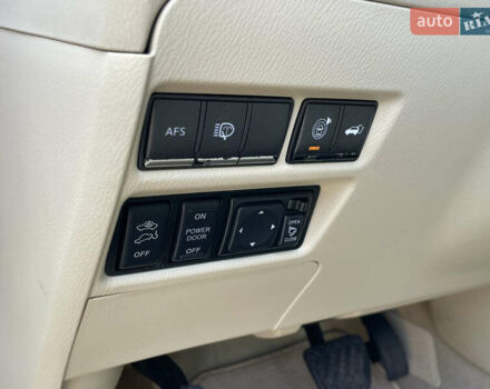 Белый Инфинити QX56, объемом двигателя 5.55 л и пробегом 216 тыс. км за 15900 $, фото 25 на Automoto.ua