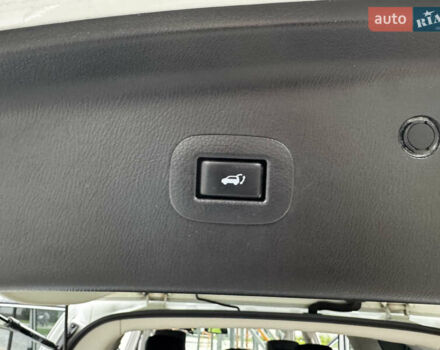 Белый Инфинити QX56, объемом двигателя 5.6 л и пробегом 138 тыс. км за 16800 $, фото 24 на Automoto.ua
