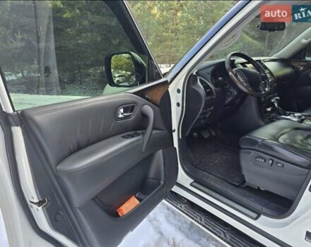 Белый Инфинити QX56, объемом двигателя 5.55 л и пробегом 127 тыс. км за 21000 $, фото 11 на Automoto.ua