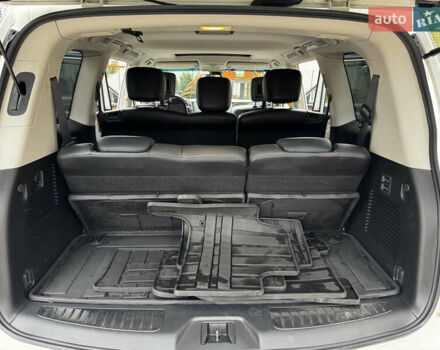 Белый Инфинити QX56, объемом двигателя 5.6 л и пробегом 138 тыс. км за 16800 $, фото 23 на Automoto.ua