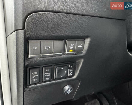 Белый Инфинити QX56, объемом двигателя 5.6 л и пробегом 138 тыс. км за 16800 $, фото 37 на Automoto.ua