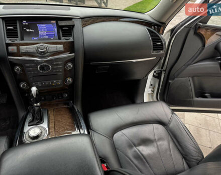 Инфинити QX56 2011 в Киеве на Automoto.ua Белый Инфинити QX56, объемом двигателя 5.55 л и пробегом 138 тыс. км за 16999 $, фото 33 на Automoto.ua