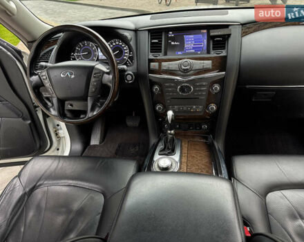 Инфинити QX56 2011 в Киеве на Automoto.ua Белый Инфинити QX56, объемом двигателя 5.55 л и пробегом 138 тыс. км за 16999 $, фото 34 на Automoto.ua