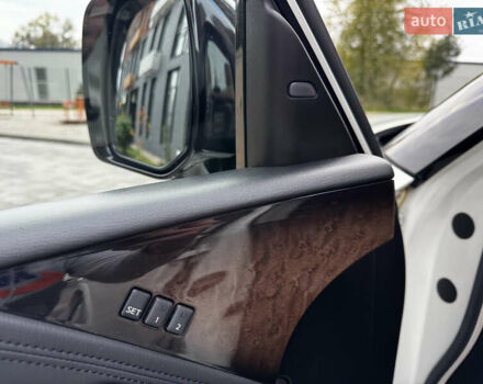 Инфинити QX56 2011 в Киеве на Automoto.ua Белый Инфинити QX56, объемом двигателя 5.55 л и пробегом 138 тыс. км за 16999 $, фото 17 на Automoto.ua