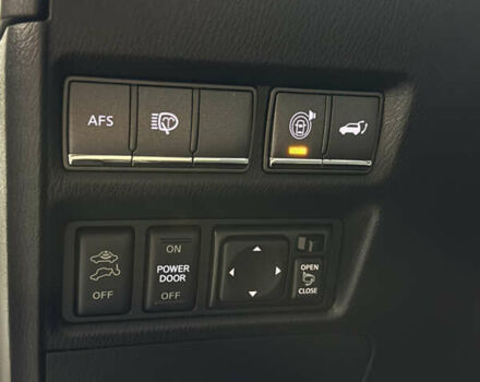 Білий Інфініті QX56, об'ємом двигуна 5.55 л та пробігом 132 тис. км за 19000 $, фото 13 на Automoto.ua