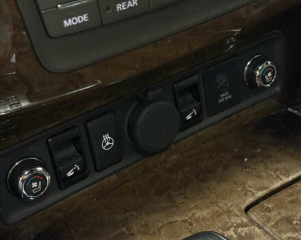 Білий Інфініті QX56, об'ємом двигуна 5.55 л та пробігом 132 тис. км за 19000 $, фото 23 на Automoto.ua