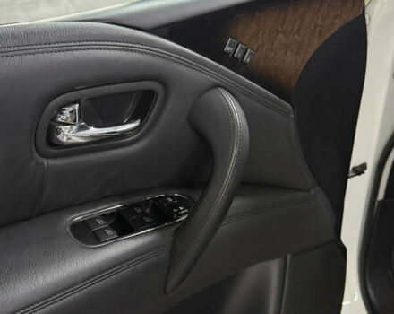 Білий Інфініті QX56, об'ємом двигуна 5.55 л та пробігом 132 тис. км за 19000 $, фото 10 на Automoto.ua