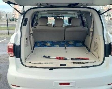 Белый Инфинити QX56, объемом двигателя 5.55 л и пробегом 80 тыс. км за 23000 $, фото 5 на Automoto.ua