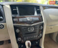 Белый Инфинити QX56, объемом двигателя 5.6 л и пробегом 300 тыс. км за 15500 $, фото 18 на Automoto.ua