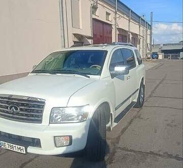 Белый Инфинити QX56, объемом двигателя 5.6 л и пробегом 182 тыс. км за 14600 $, фото 1 на Automoto.ua